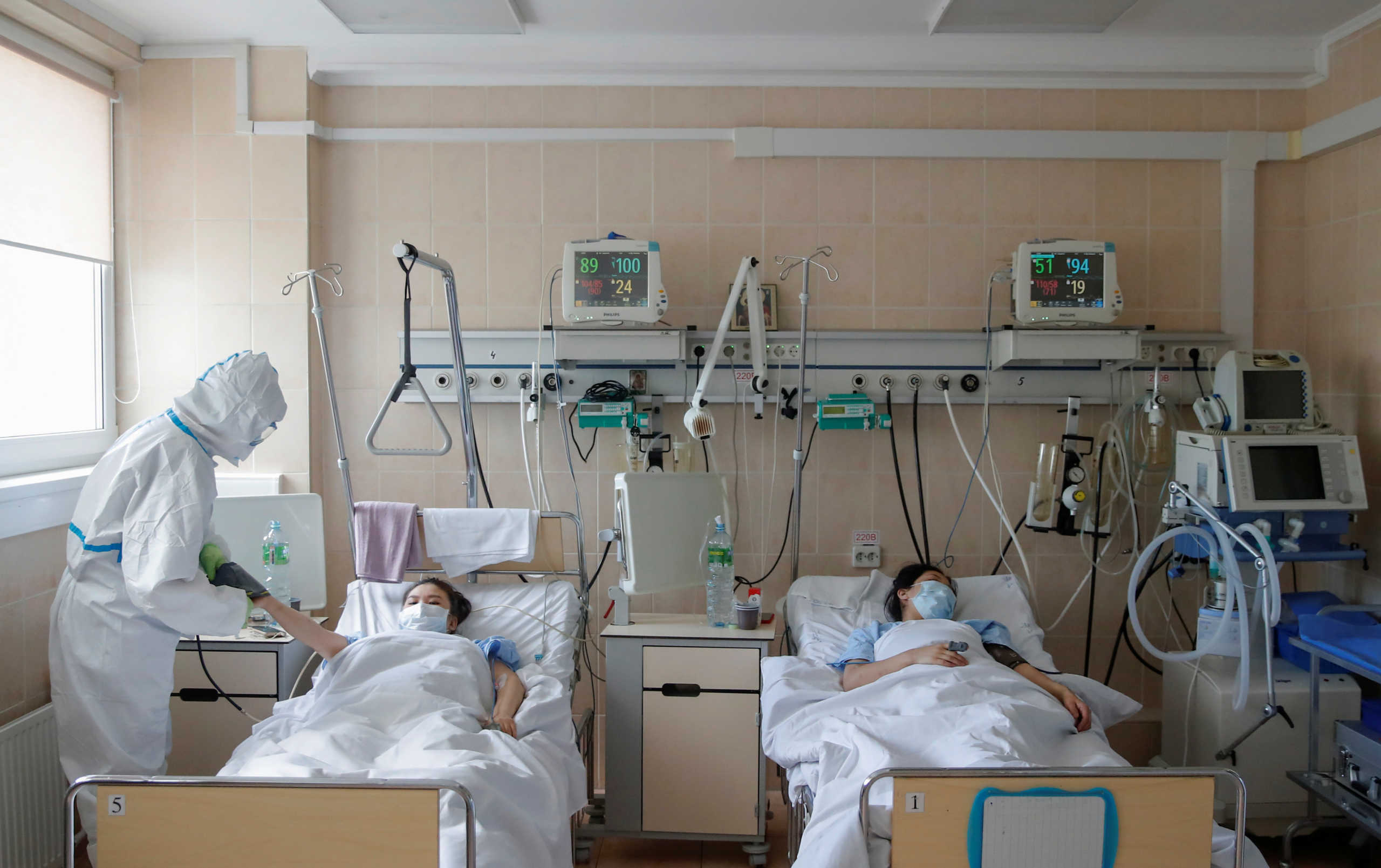 A medical specialist wearing personal protective equipment (PPE) takes care of patients at a maternity ward of the City Clinical Hospital Number 15 named after O. Filatov, which delivers treatment to people infected with the coronavirus disease (COVID-19), in Moscow, Russia May 25, 2020. Picture taken May 25, 2020. REUTERS