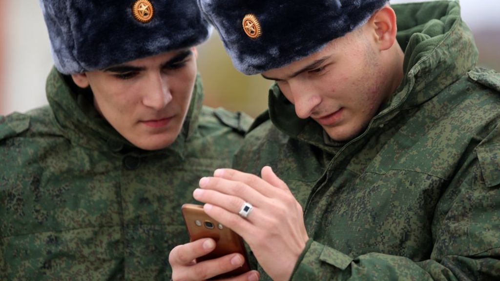 Ο Πούτιν προσπαθεί να μειώσει τις διαρροές εντός του στρατεύματος: Βαριές «καμπάνες» στους στρατιώτες με κινητό