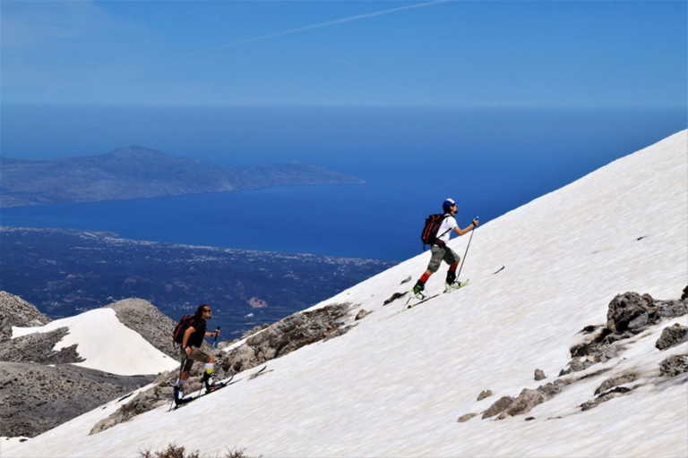Κρήτη: Το είδαμε και αυτό – Σκι με βερμούδες στα Λευκά Όρη (pic, video)