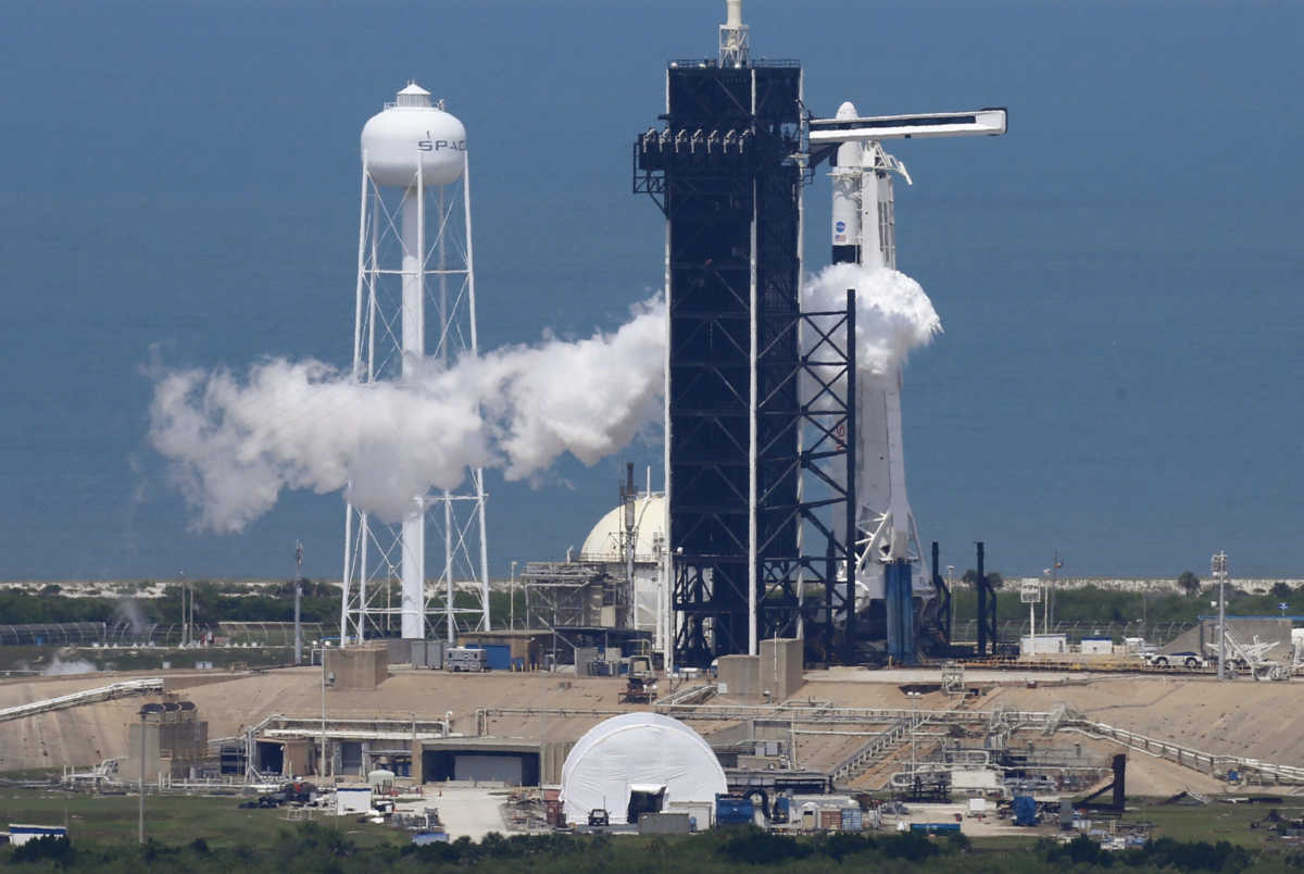 LIVE: Ιστορικές στιγμές – Εκτοξεύθηκε το SpaceX