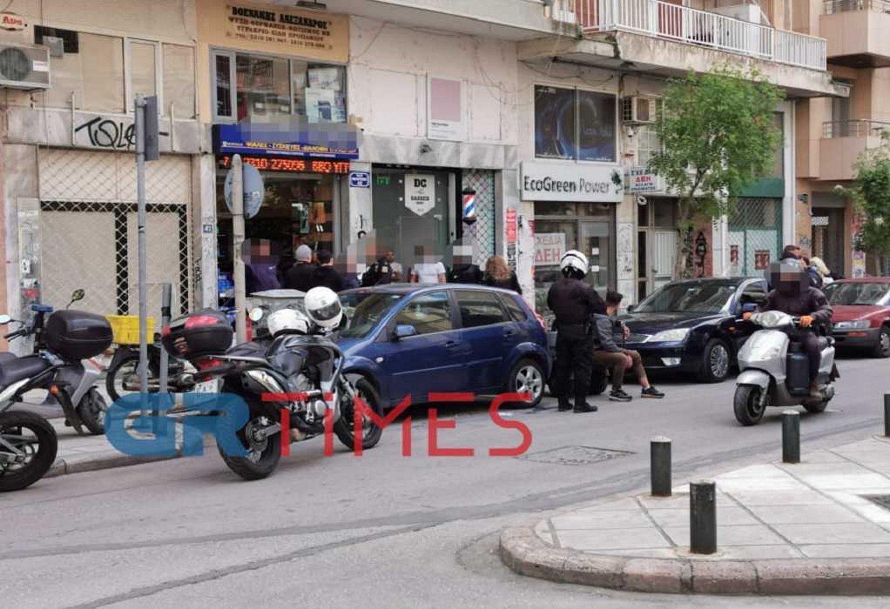 Θεσσαλονίκη: Του επιτέθηκε με ψαλίδι και δαγκωματιές (pics)
