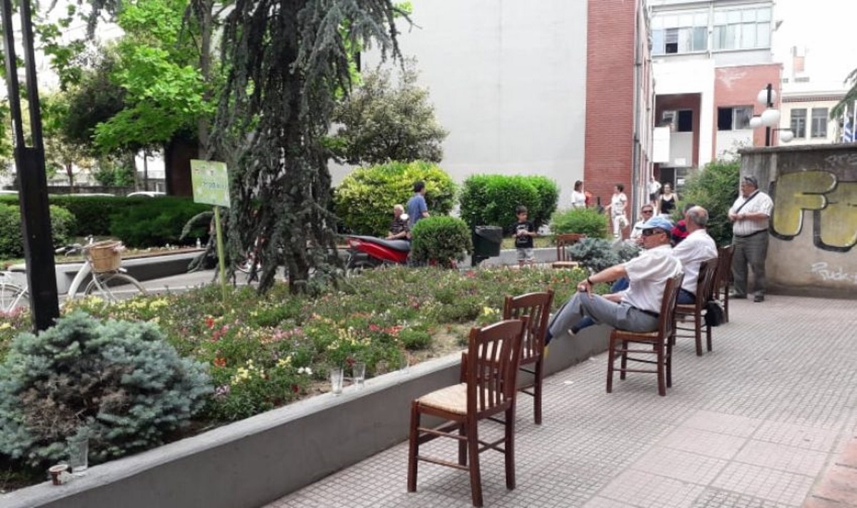 Τρίκαλα: Μετέτρεψαν σε καφετέρια… ολόκληρη την πόλη (pics)