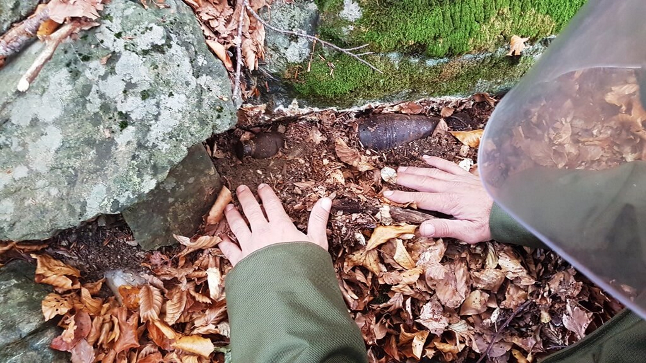 Θερμοπύλες: Αγρότης έσκαβε στο χωράφι του και βρήκε χειροβομβίδες