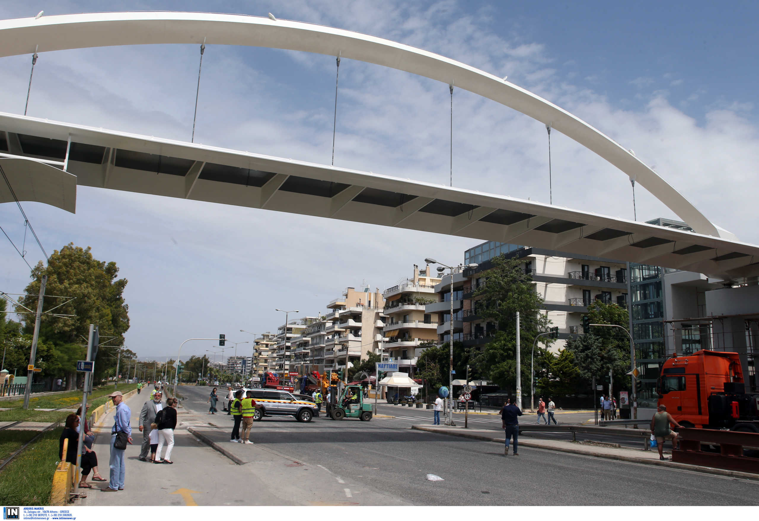 “Άνοιξε” και πάλι η Ποσειδώνος! Οι πρώτες εικόνες από την πεζογέφυρα