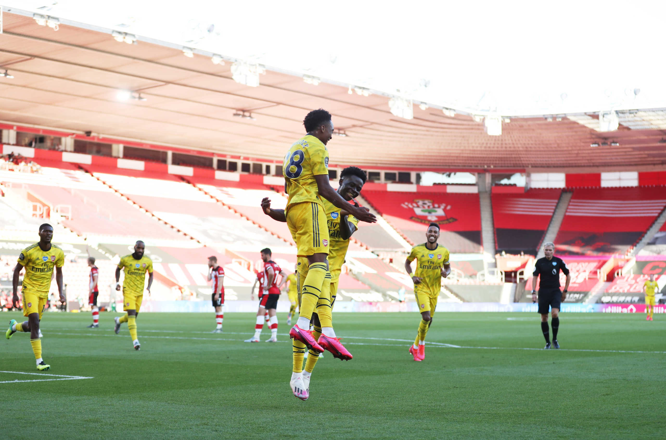 Soccer Football - Premier League - Southampton v Arsenal - St Mary's Stadium, Southampton, Britain - June 25, 2020 Arsenal's Joe Willock celebrates scoring their second goal with teammates, as play resumes behind closed doors following the outbreak of the coronavirus disease (COVID-19) Catherine Ivill