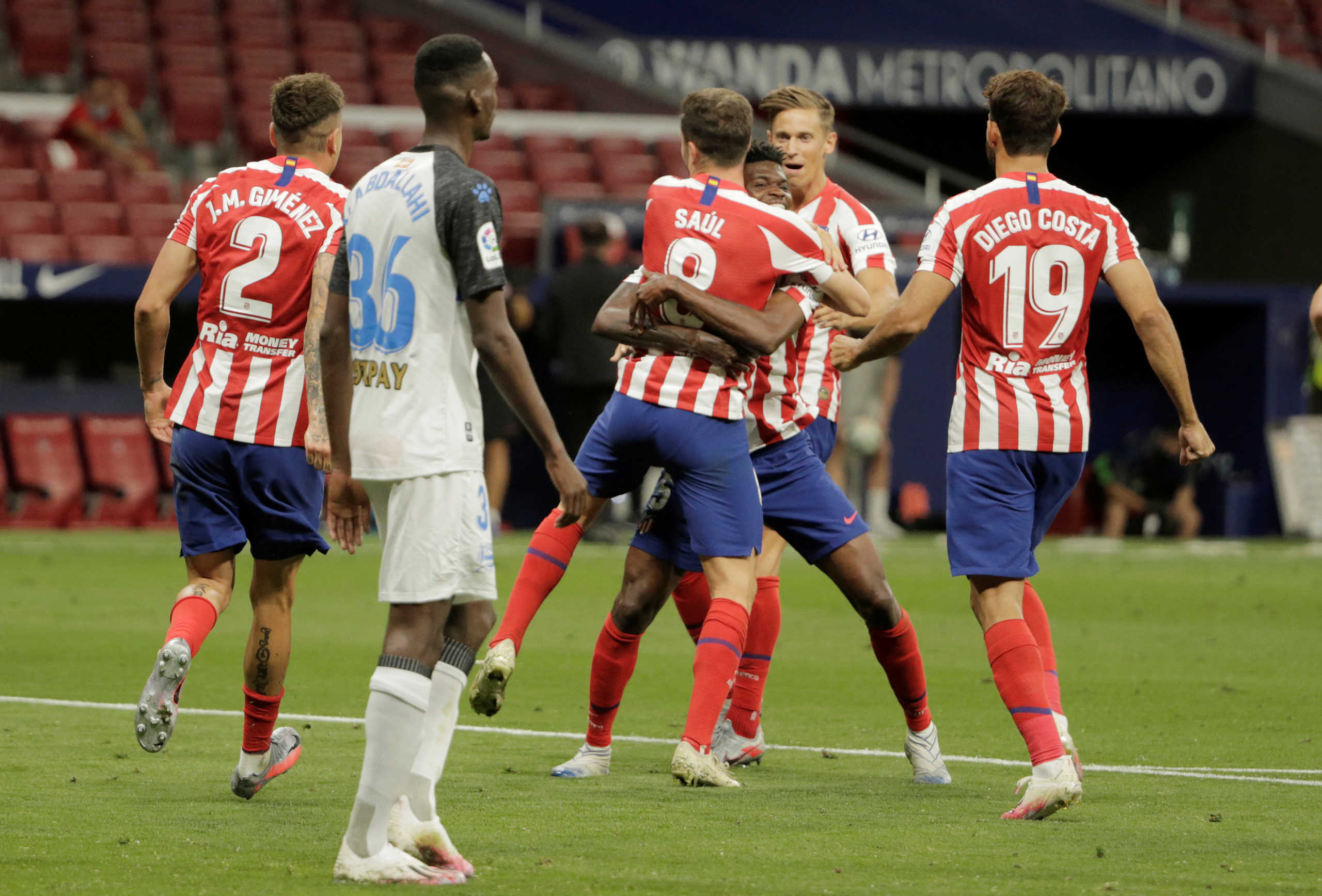Soccer Football - La Liga Santander - Atletico Madrid v Deportivo Alaves - Wanda Metropolitano, Madrid, Spain - June 27, 2020  Atletico Madrid's Saul Niguez celebrates scoring their first goal with teammates, as play resumes behind closed doors following the outbreak of the coronavirus disease (COVID-19)   REUTERS