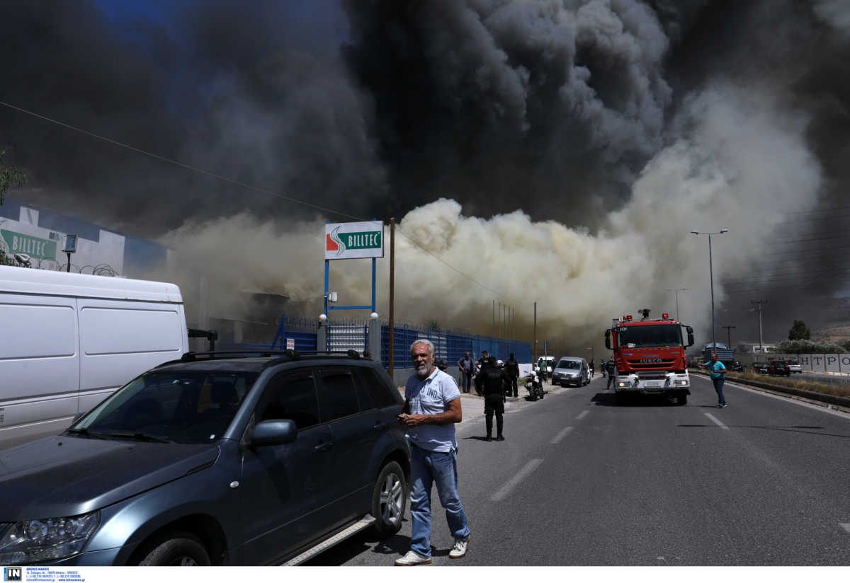 Ασπρόπυργος: Κόλαση φωτιάς σε εργοστάσιο – Συγκλονιστικές φωτογραφίες!
