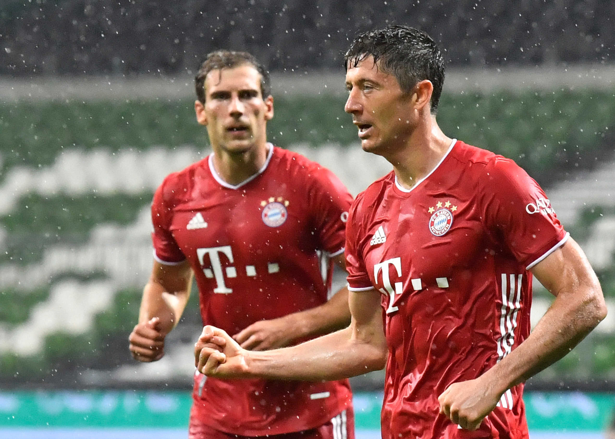 Soccer Football - Bundesliga - Werder Bremen v Bayern Munich - Weser-Stadion, Bremen, Germany - June 16, 2020  Bayern Munich's Robert Lewandowski celebrates scoring their first goal, following the resumption of play behind closed doors after the outbreak of the coronavirus disease (COVID-19)  Martin Meissner