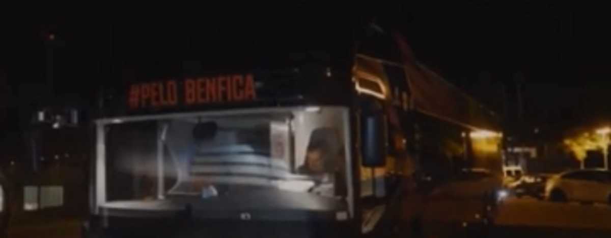 Οπαδοί της Μπενφίκα επιτέθηκαν στο πούλμαν της ομάδας – Δύο παίκτες στο νοσοκομείο (video)