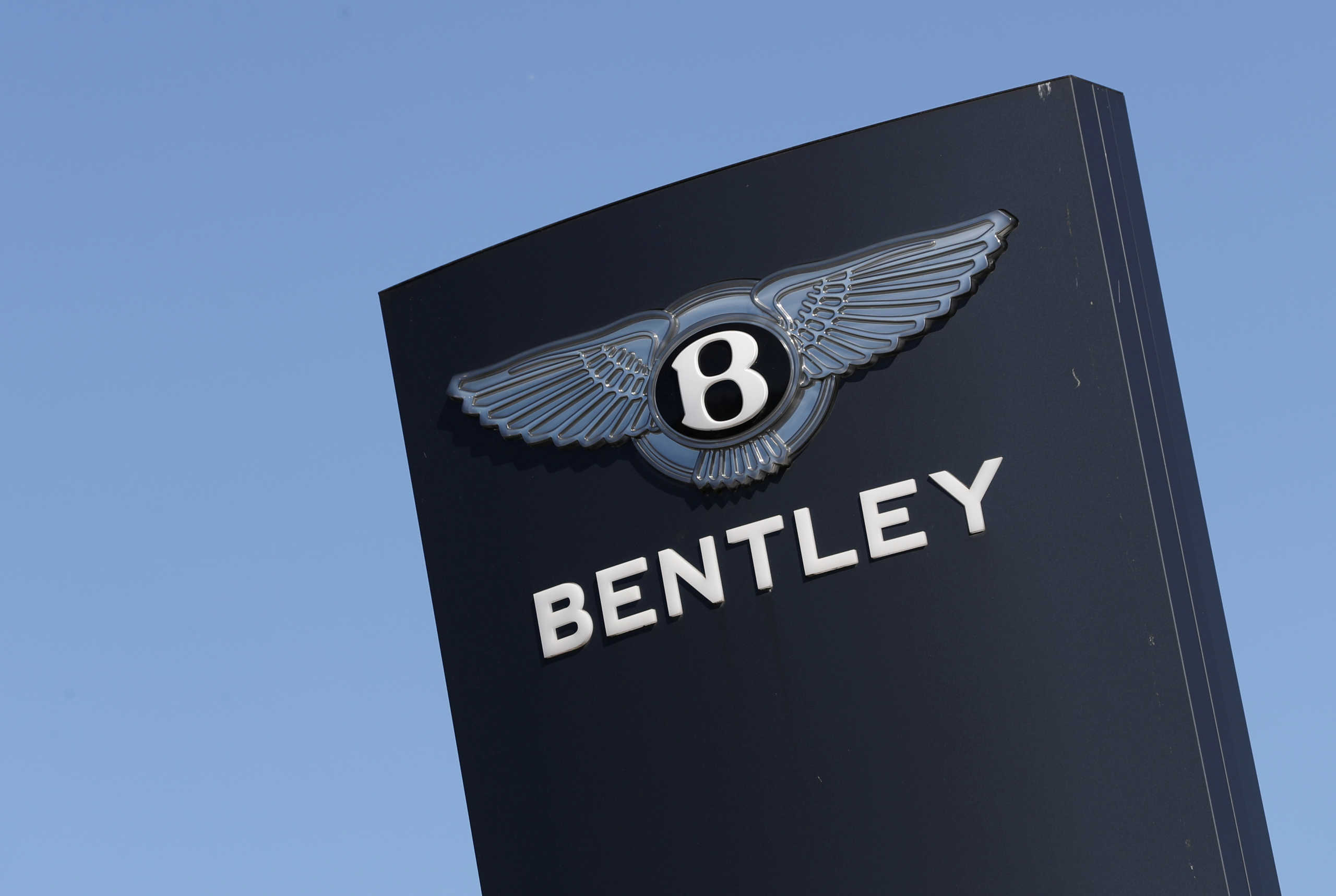 Ο κορονοϊός έπληξε και την Bentley – Κόβει 1000 θέσεις εργασίας στη Βρετανία