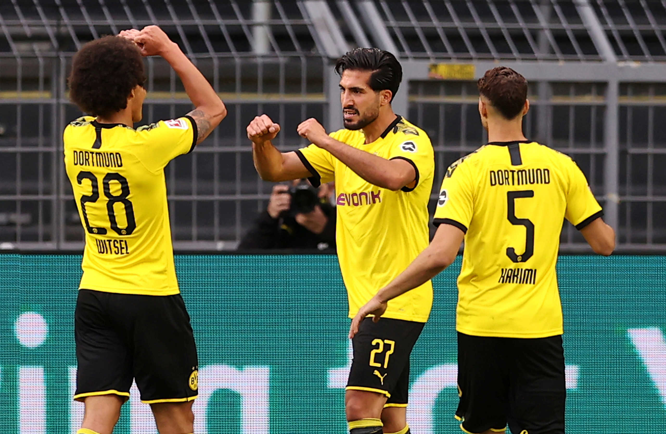 Soccer Football - Bundesliga - Borussia Dortmund v Hertha BSC - Signal Iduna Park, Dortmund, Germany - June 6, 2020 Borussia Dortmund's Emre Can celebrates scoring their first goal with teammates, as play resumes behind closed doors following the outbreak of the coronavirus disease (COVID-19) Lars Baron