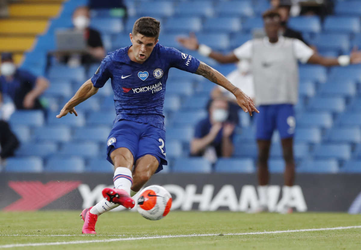 Soccer Football - Premier League - Chelsea v Manchester City - Stamford Bridge, London, Britain - June 25, 2020 Chelsea's Christian Pulisic scores their first goal, as play resumes behind closed doors following the outbreak of the coronavirus disease (COVID-19) REUTERS