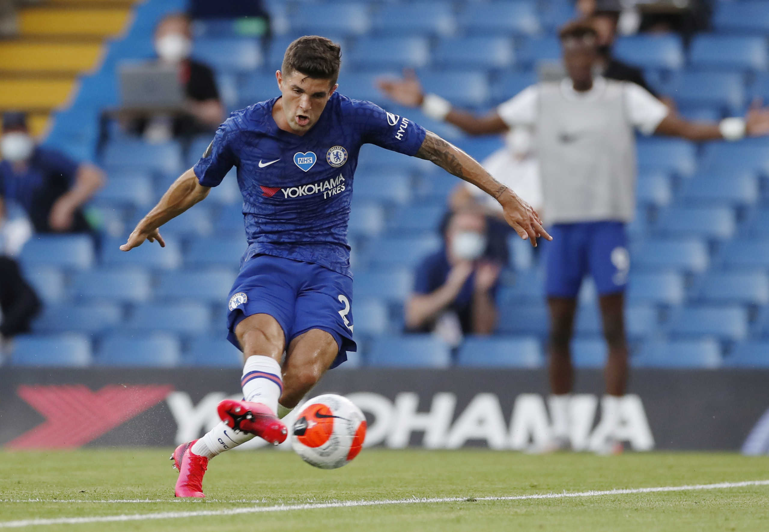 Soccer Football - Premier League - Chelsea v Manchester City - Stamford Bridge, London, Britain - June 25, 2020 Chelsea's Christian Pulisic scores their first goal, as play resumes behind closed doors following the outbreak of the coronavirus disease (COVID-19) REUTERS