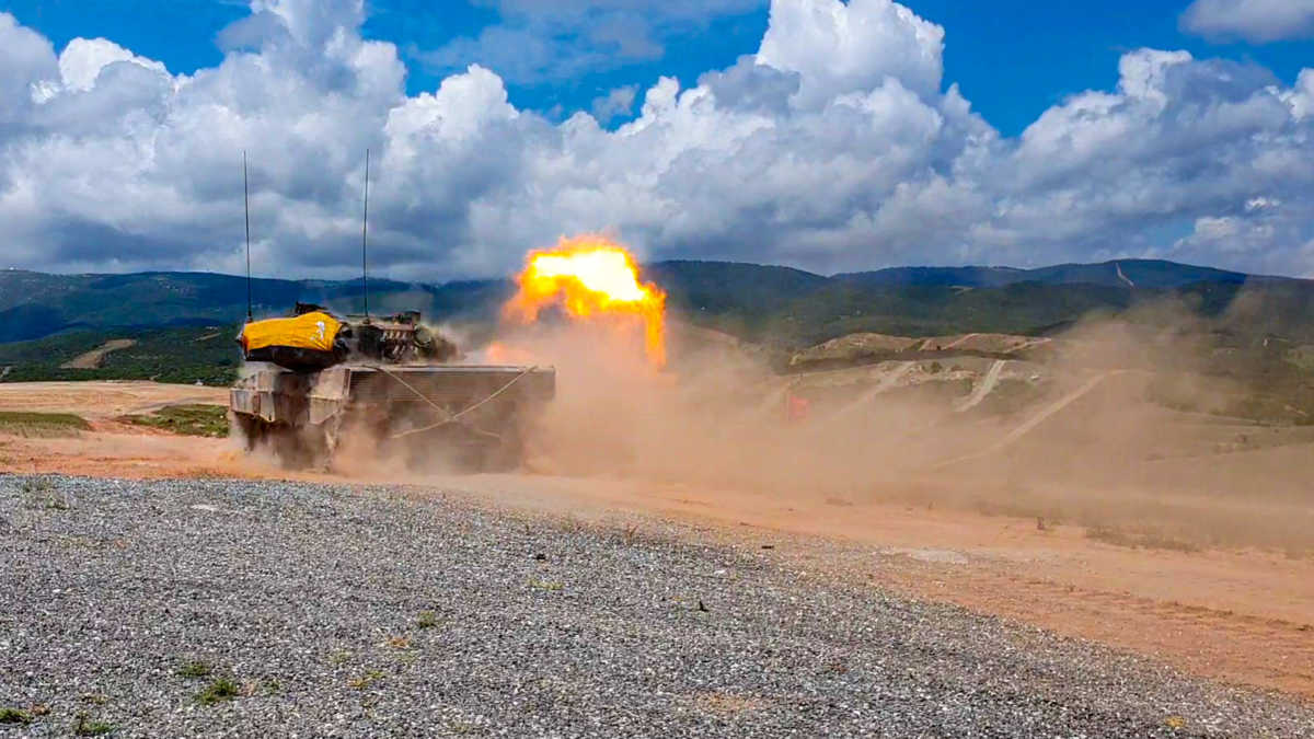 Μεγάλη άσκηση στην Αλεξανδρούπολη με συμμετοχή αρμάτων και επιθετικών ελικοπτέρων (pics)