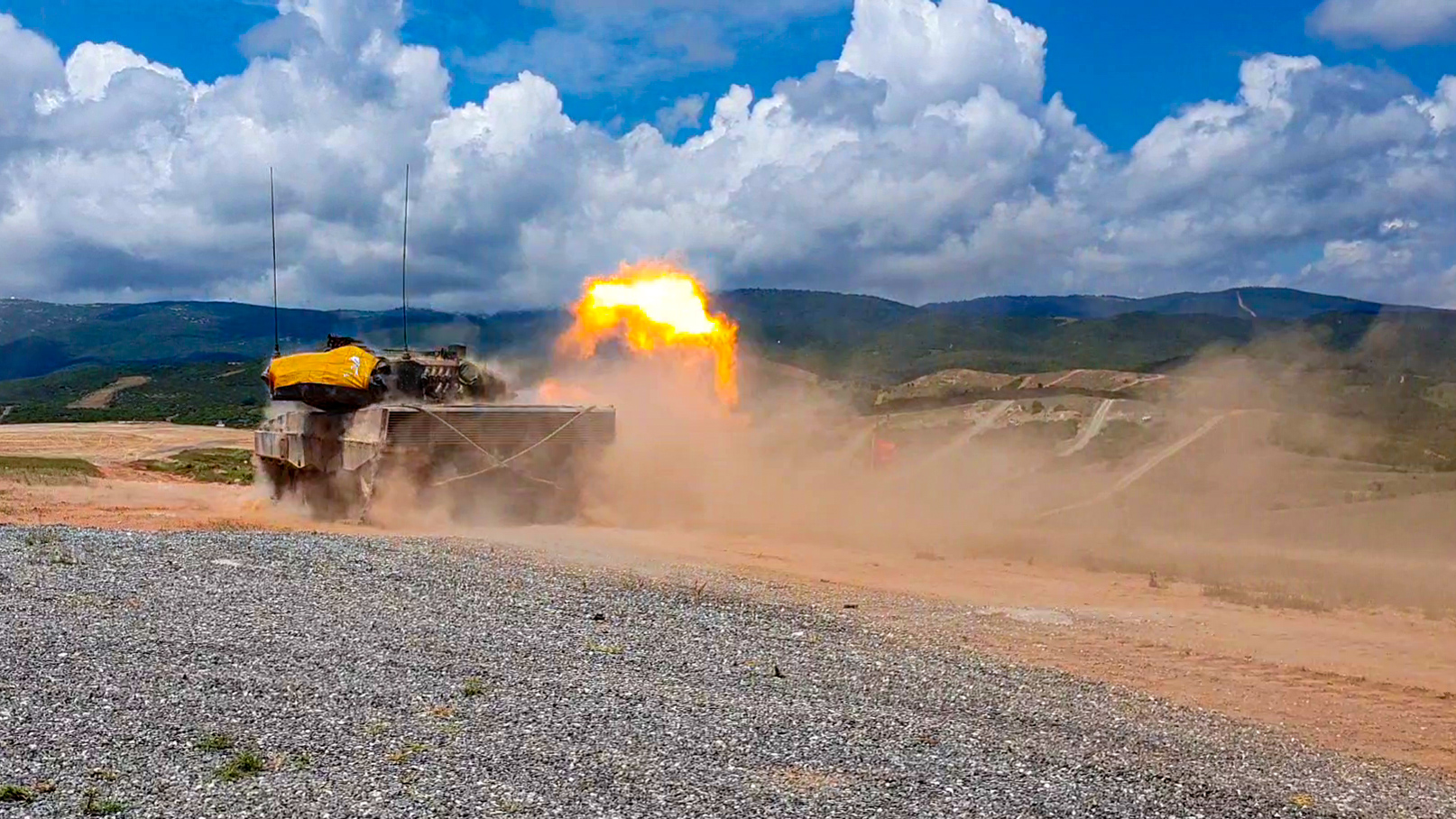 Μεγάλη άσκηση στην Αλεξανδρούπολη με συμμετοχή αρμάτων και επιθετικών ελικοπτέρων (pics)