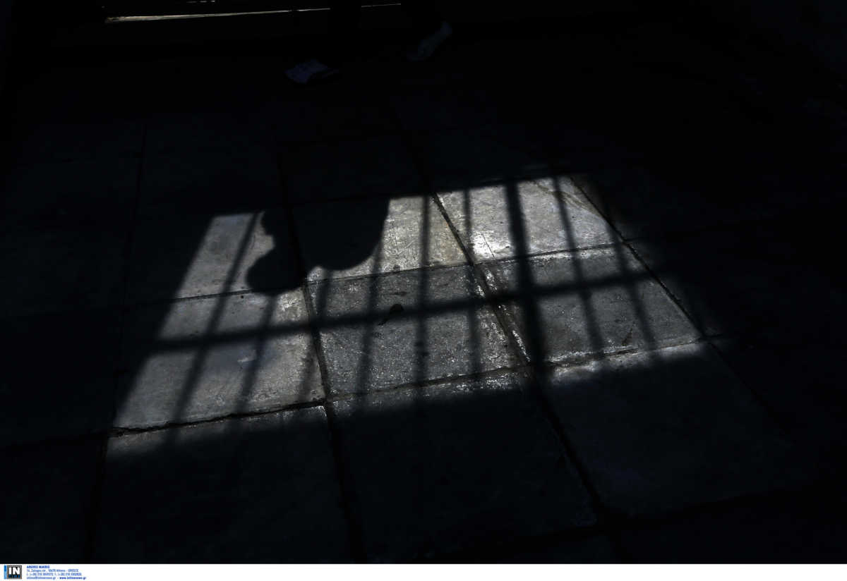 Θεσσαλονίκη: Προφυλακίστηκε 35χροvος που κακοποιούσε σεξουαλικά την ανήλικη κόρη της συντρόφου του