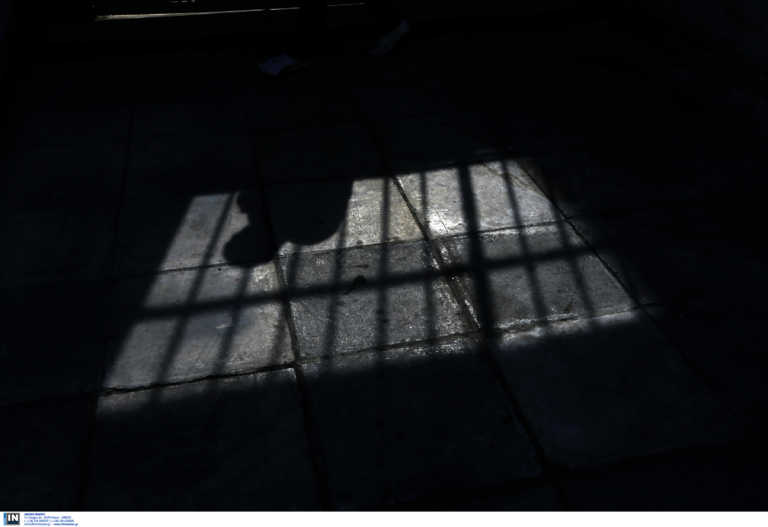 Κρήτη: Γυναίκα βρέθηκε απαγχονισμένη με καλώδιο τηλεφώνου στα κρατητήρια