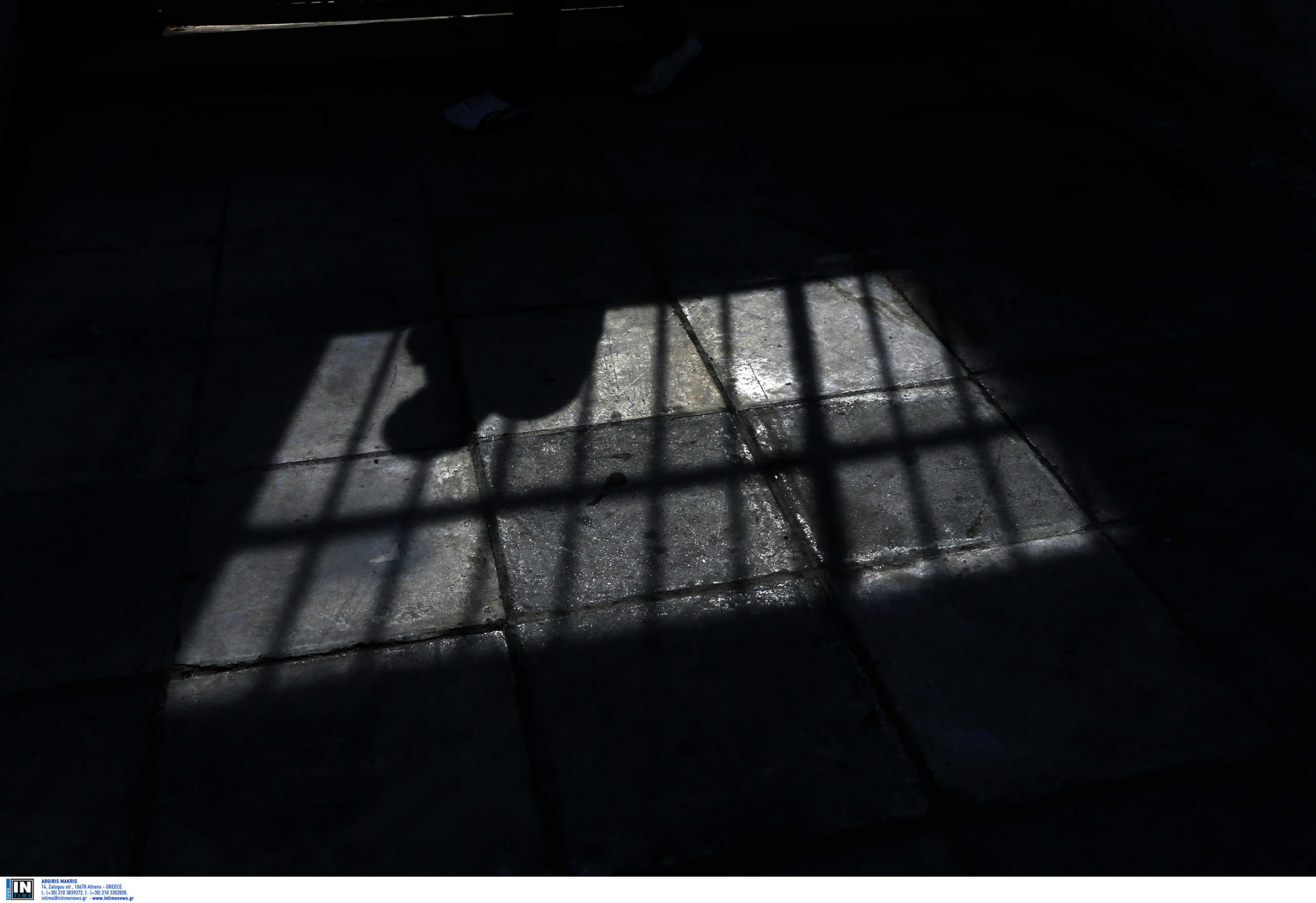 Κρήτη: Το κρασί που βρέθηκε στα κελιά των φυλακών ήταν το λιγότερο – Έβγαλε «λαβράκι» ο έλεγχος