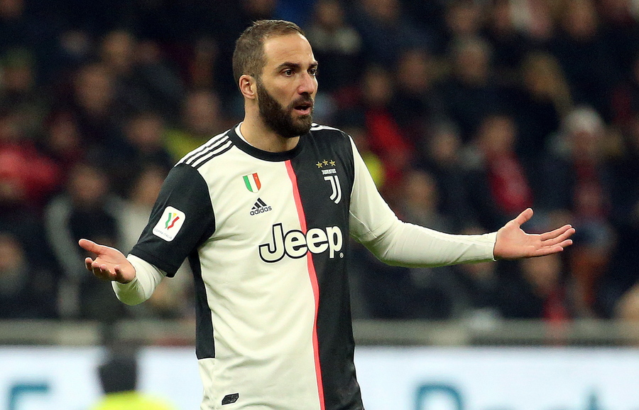 epa08216152 Juventus' Gonzalo Higuain reacts during the first leg of the Coppa Italia semi final soccer match between AC Milan and Juventus at Giuseppe Meazza stadium in Milan, Italy, 13 February 2020.  EPA