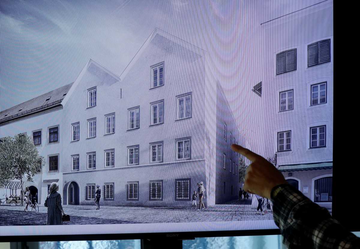 Χίτλερ: Σάλος για τα σχέδια ανακαίνισης του σπιτιού που γεννήθηκε – “Ξηλώνουν” αντιναζιστική επιγραφή (pics)