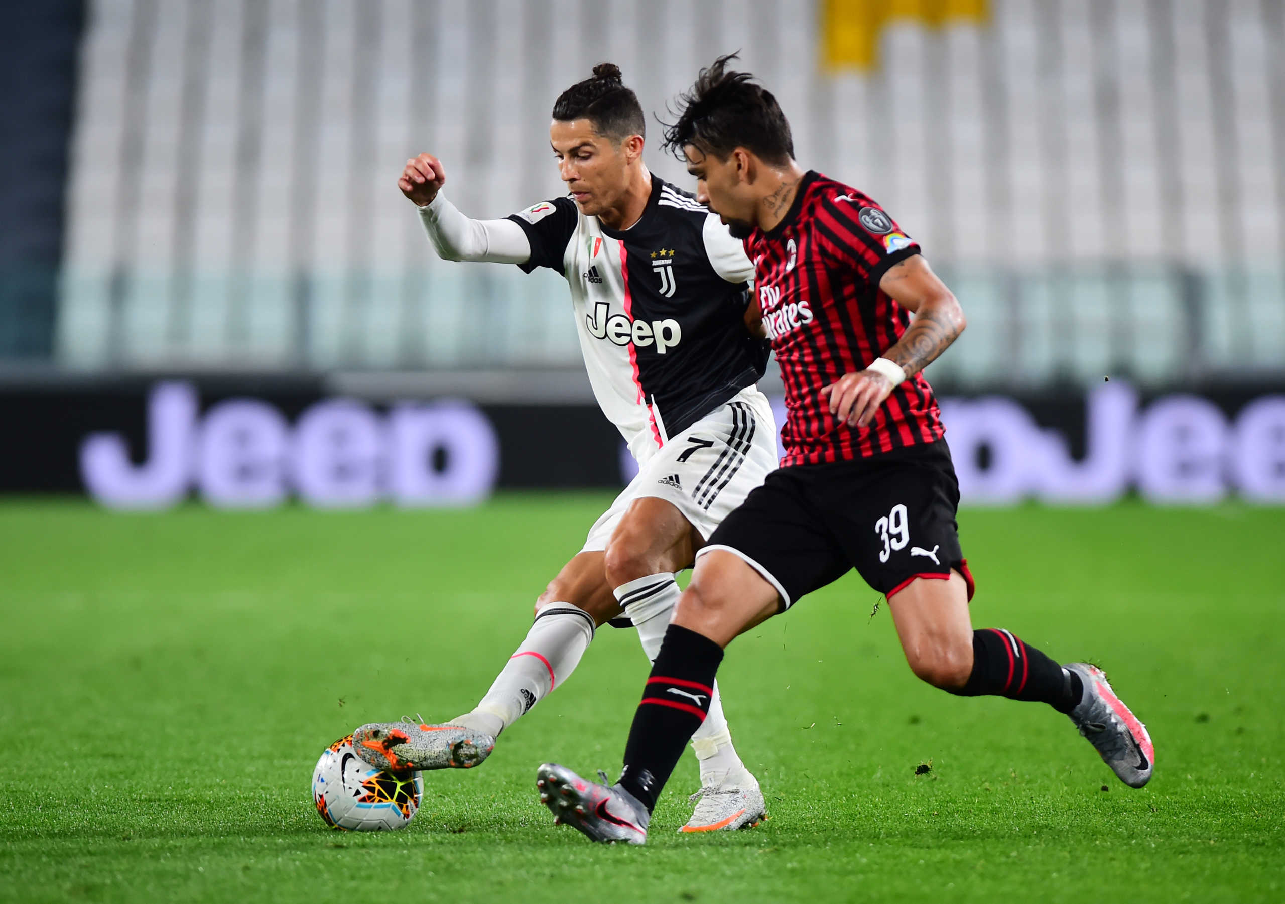 Soccer Football - Coppa Italia Semi Final Second Leg - Juventus v AC Milan - Allianz Stadium, Turin, Italy - June 12, 2020   Juventus' Cristiano Ronaldo in action with AC Milan's Lucas Paqueta, as play resumes behind closed doors following the outbreak of the coronavirus disease (COVID-19)   REUTERS