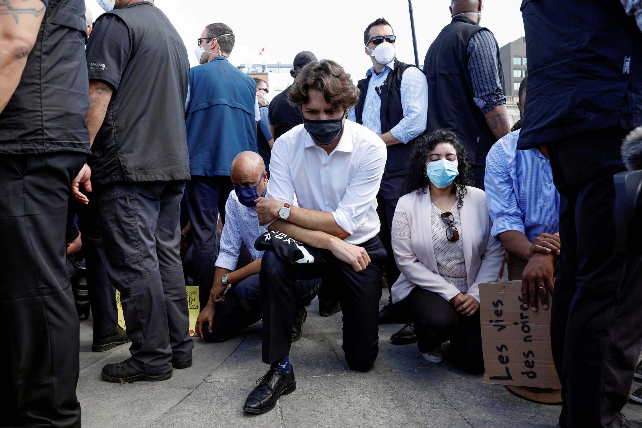 Canada's Prime Minister Justin Trudeau wears a mask as he takes a knee during a rally against the death in Minneapolis police custody of George Floyd, on Parliament Hill, in Ottawa, Ontario, Canada June 5, 2020. REUTERS