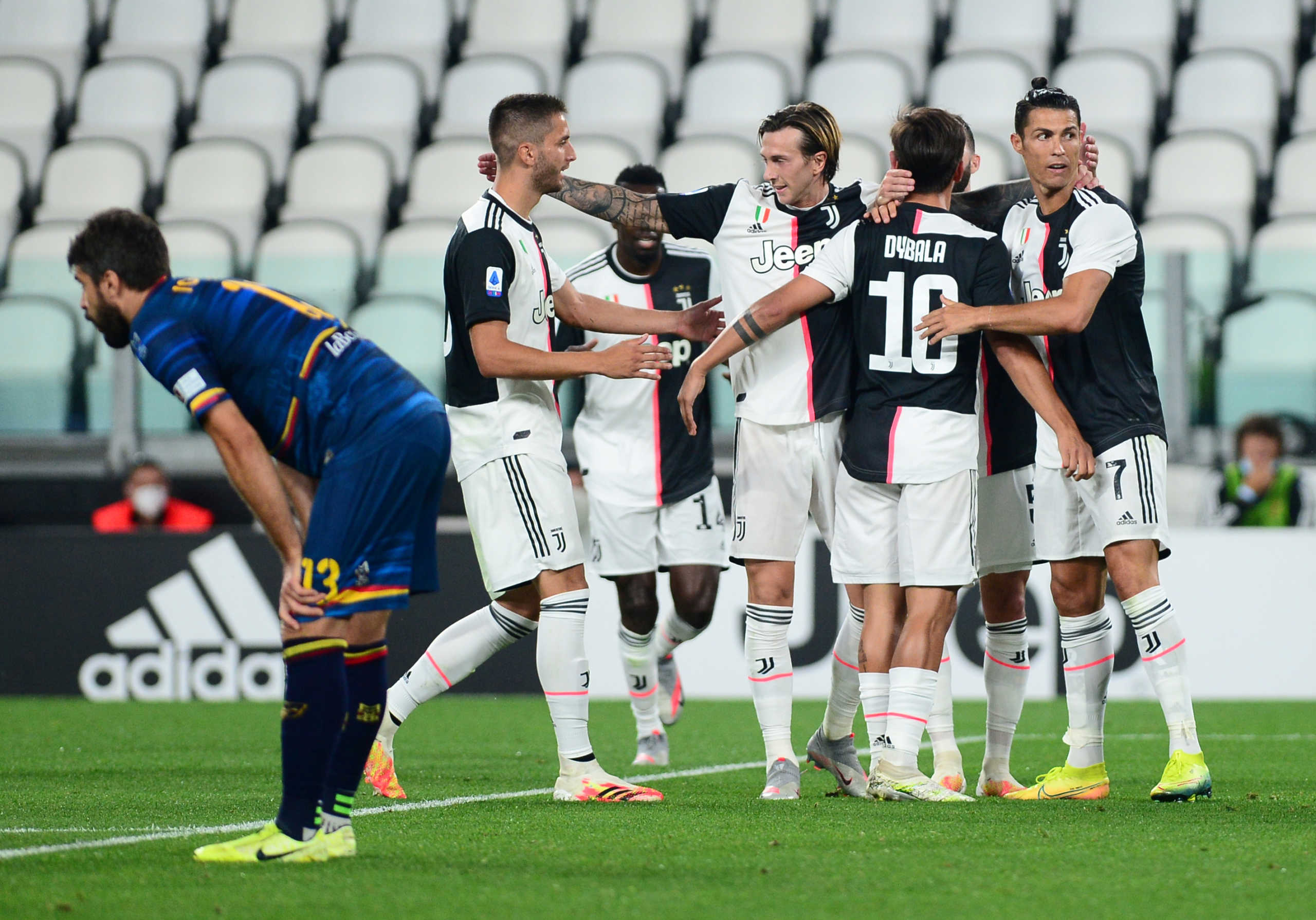 Soccer Football - Serie A - Juventus v Lecce - Allianz Stadium, Turin, Italy - June 26, 2020   Juventus' Paulo Dybala celebrates scoring their first goal with teammates, as play resumes behind closed doors following the outbreak of the coronavirus disease (COVID-19)   REUTERS