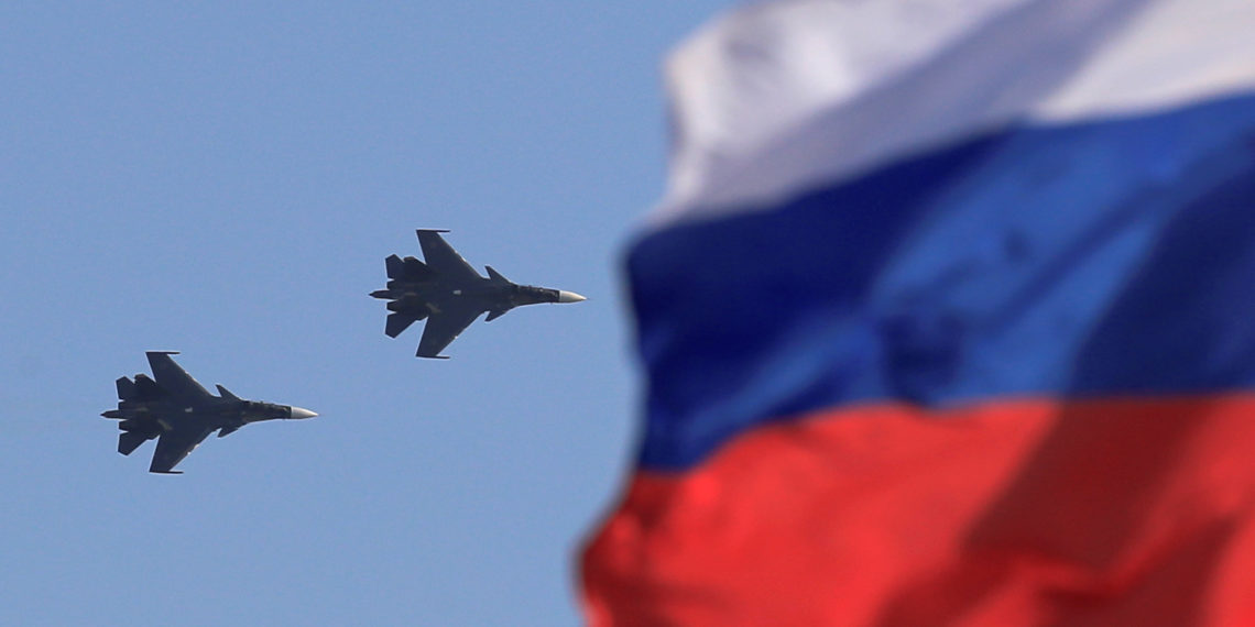 Ρωσικά μαχητικά «συνοδεύουν» στρατιωτικά αεροσκάφη των ΗΠΑ πάνω από τη Μαύρη Θάλασσα (vid)