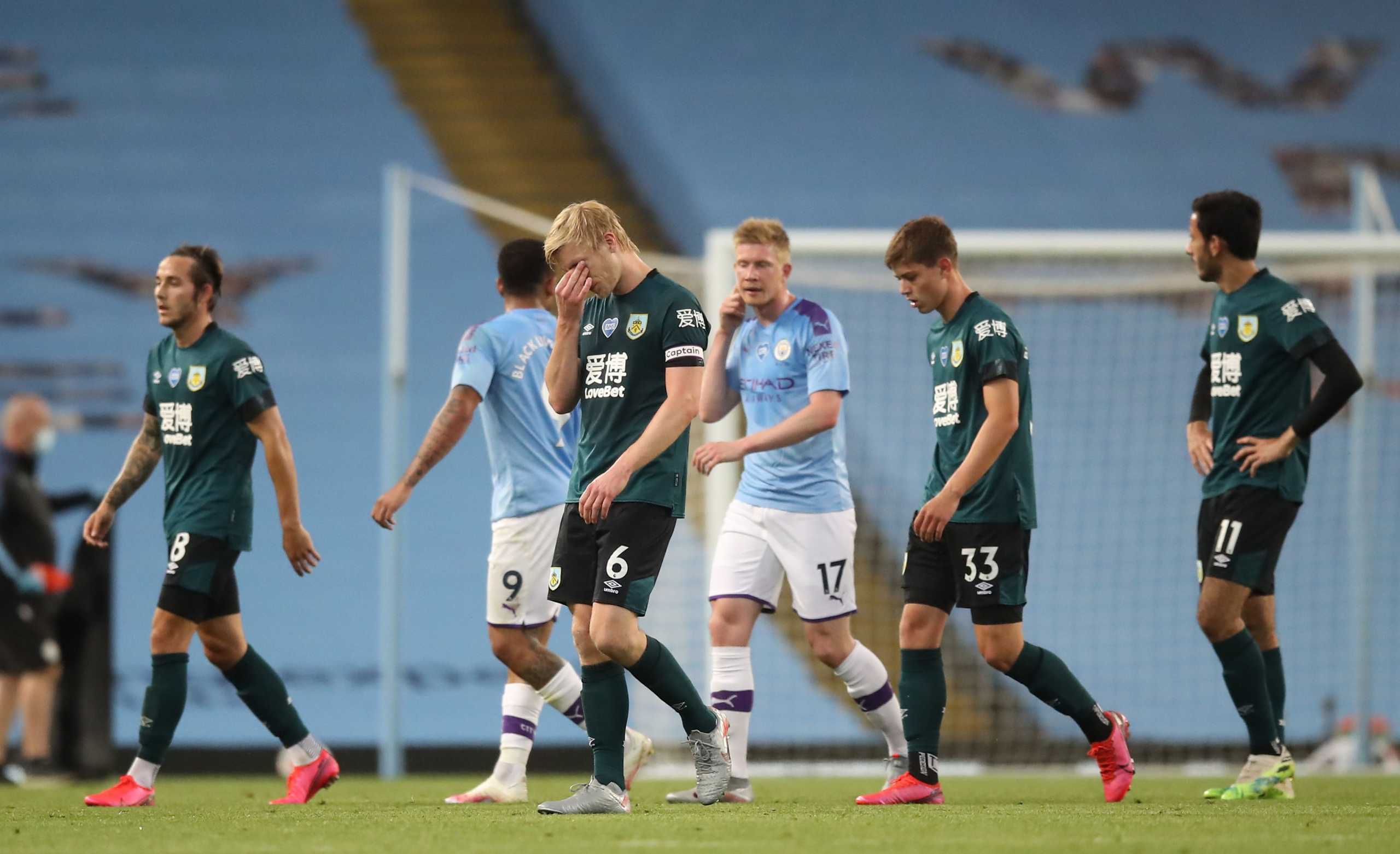 Soccer Football - Premier League - Manchester City v Burnley - Etihad Stadium, Manchester, Britain - June 22, 2020 Burnley's Ben Mee looks dejected with teammates after the match. Play resumed behind closed doors following the outbreak of the coronavirus disease (COVID-19) Martin Rickett