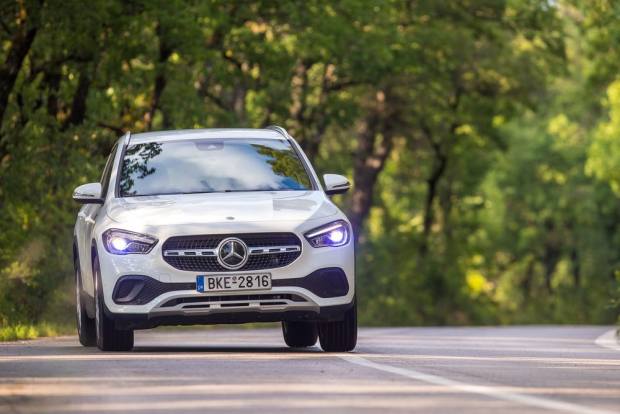 Δοκιμάζουμε την ολοκαίνουργια Mercedes-Benz GLA 200 [vid]