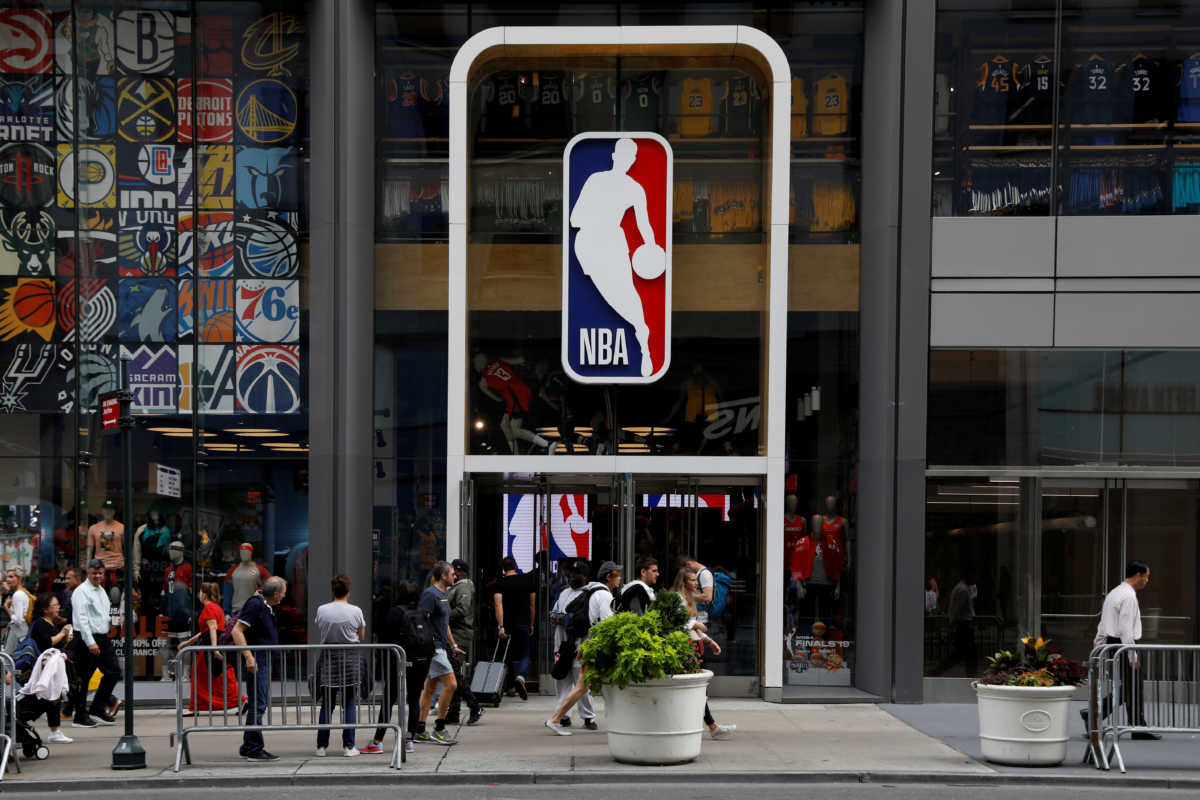 NBA: “Ρεαλιστικό σενάριο η επιστροφή των οπαδών στις κερκίδες” είπε ο Σίλβερ