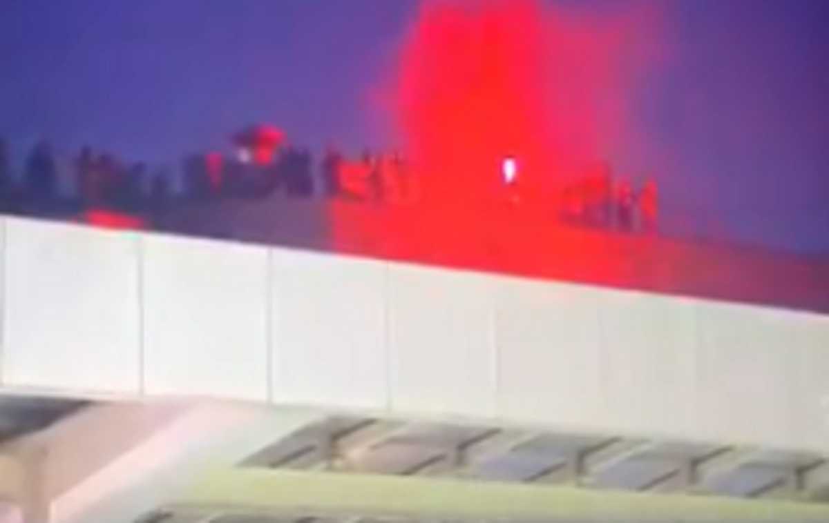 Οπαδοί της Πόρτο ανέβηκαν στην οροφή του γηπέδου για να δουν το ματς της ομάδας τους (video)