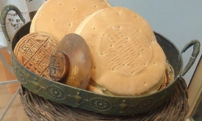 Γιατί άλλοτε προσφέρουμε κόλυβα και άλλοτε πρόσφορο στα μνημόσυνα