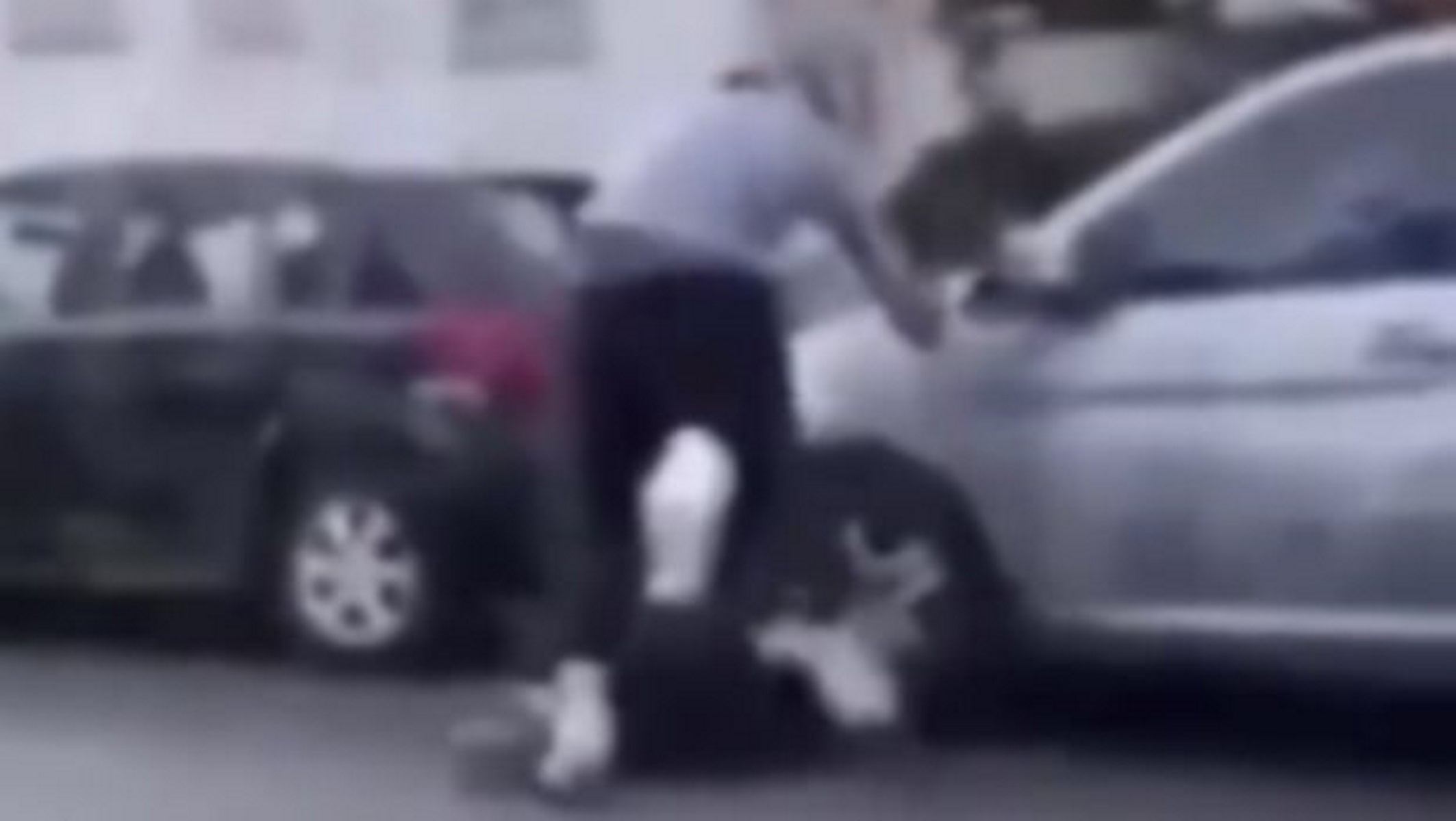 ΝΒΑερ “πλάκωσε” στο ξύλο άνδρα που του έκανε ζημιά στο αμάξι του (video)