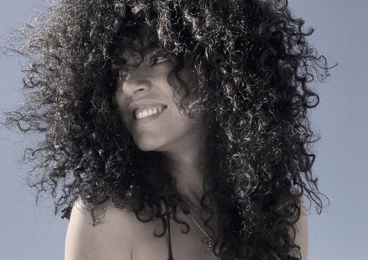 Μαρία Σολωμού: Οι hot πόζες με μαγιό στη Σκιάθο και η προπόνηση στο θαλάσσιο σκι