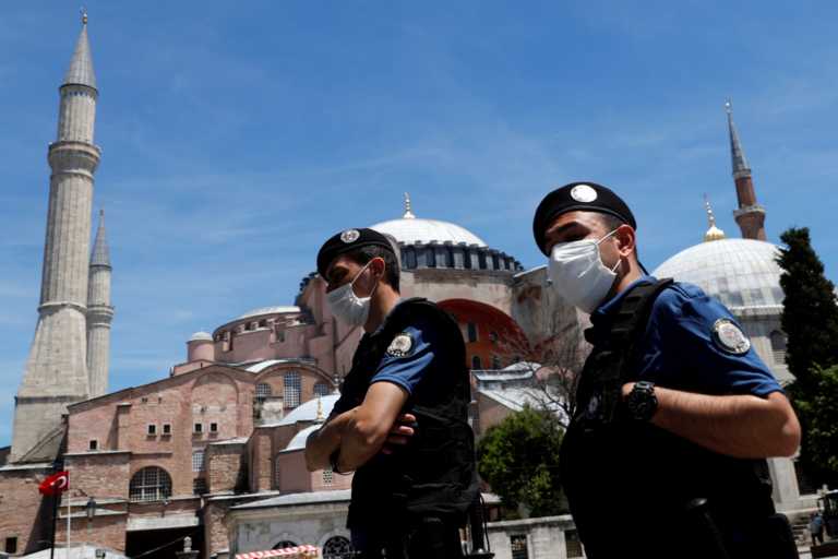 Τουρκία: Συλλήψεις 149 “Γκιουλενιστών” – Χειροπέδες σε στρατιωτικούς και δικαστές