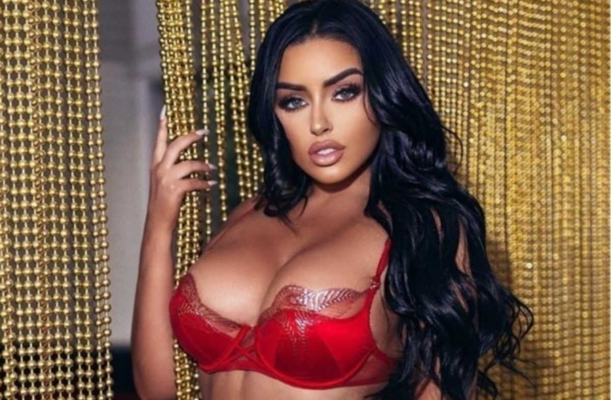 Η “βασίλισσα του Instagram” τα πέταξε όλα έξω και ακόμα να συνέλθουμε!