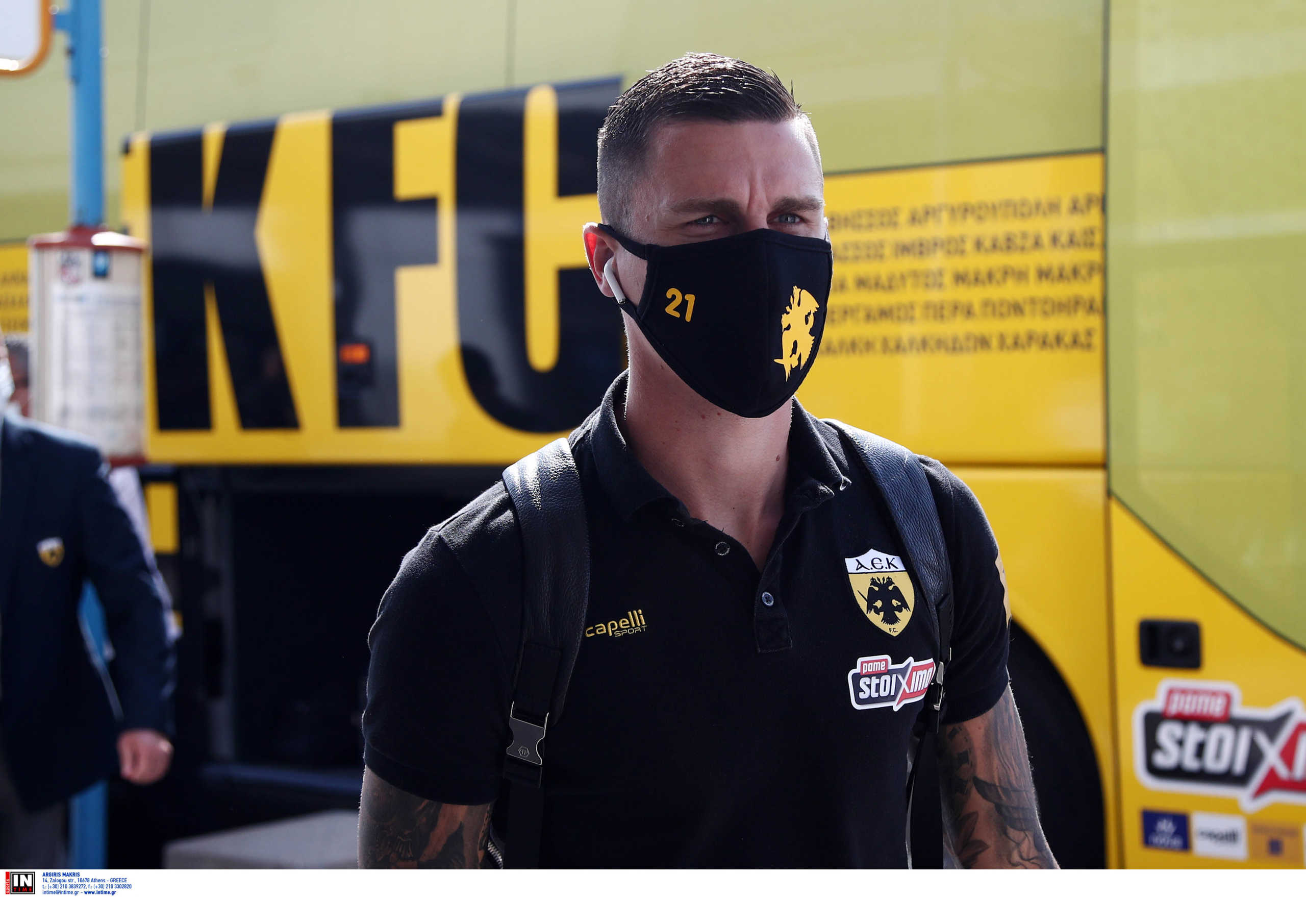 ΑΕΚ: Με μάσκες “πέταξε” για την Κρήτη η Ένωση (pics)