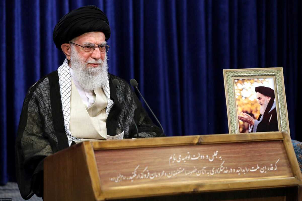 Ιράν: Ηχηρό «άδειασμα» του ΥΠΕΞ Ζαρίφ από τον ανώτατο θρησκευτικό ηγέτη Χαμενεΐ