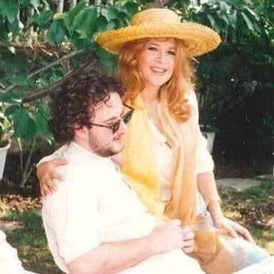 Γιάννης Παπαμιχαήλ: Αδύνατος όσο ποτέ παίζει πιάνο στα γενέθλιά του! Βίντεο