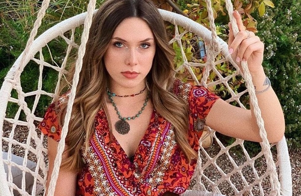 Η κούκλα κόρης της Εβελίνας Παπούλια ποζάρει με μπικίνι και… κόβεις ανάσες!