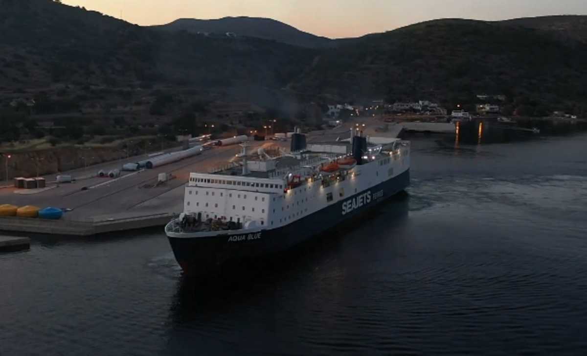 Χίος: Εντυπωσιακά πλάνα από την άφιξη του Aqua Blue στο λιμάνι Μεστών (pics, video)