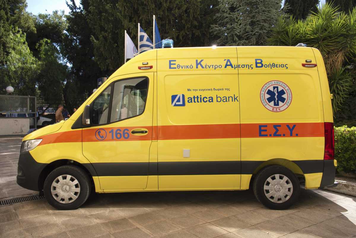 Attica Bank: Ευθύνη όλων η στήριξη του ΕΣΥ – Δωρεά στο ΕΚΑΒ ένα ασθενοφόρο
