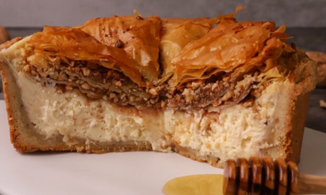 Φτιάξτε τον πιο πρωτότυπο και γευστικό μπακλαβά με κρέμα τσιζκέικ