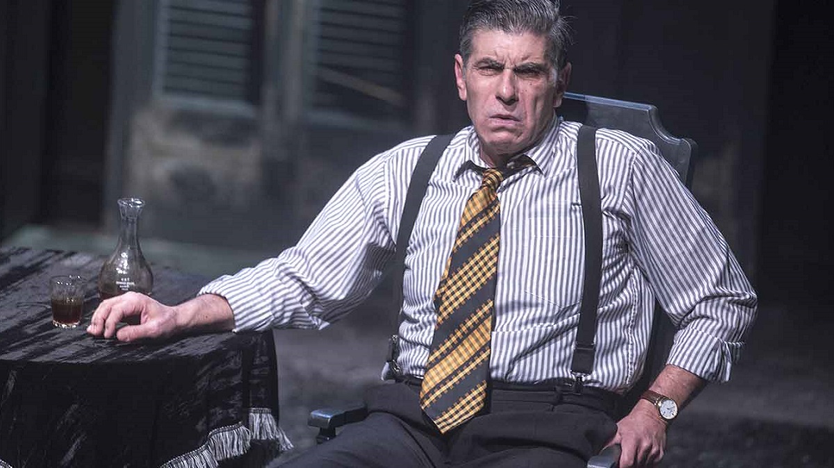 “Φυσικά και θα διέκοπτα την παράσταση μου εάν υπήρχε συνωστισμός στο θέατρο”