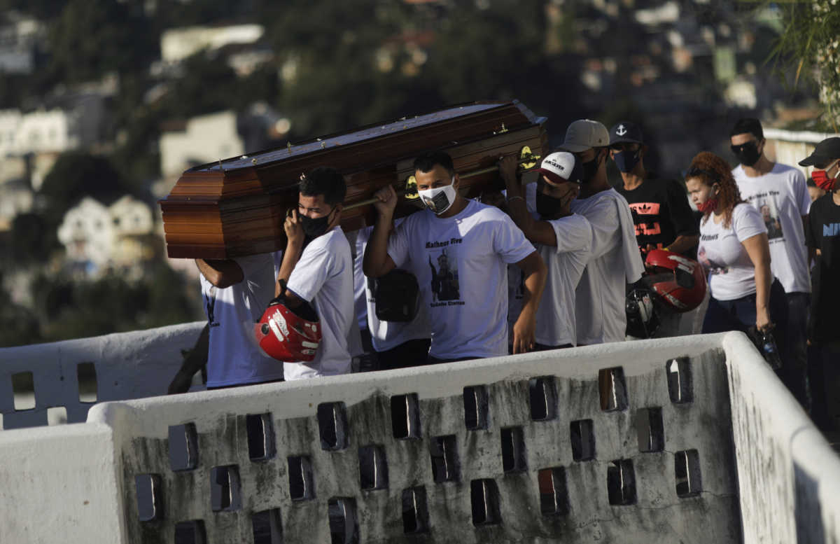 “Ανοίγει” η Βραζιλία κι ας πλησιάζουν τους 30.000 οι νεκροί