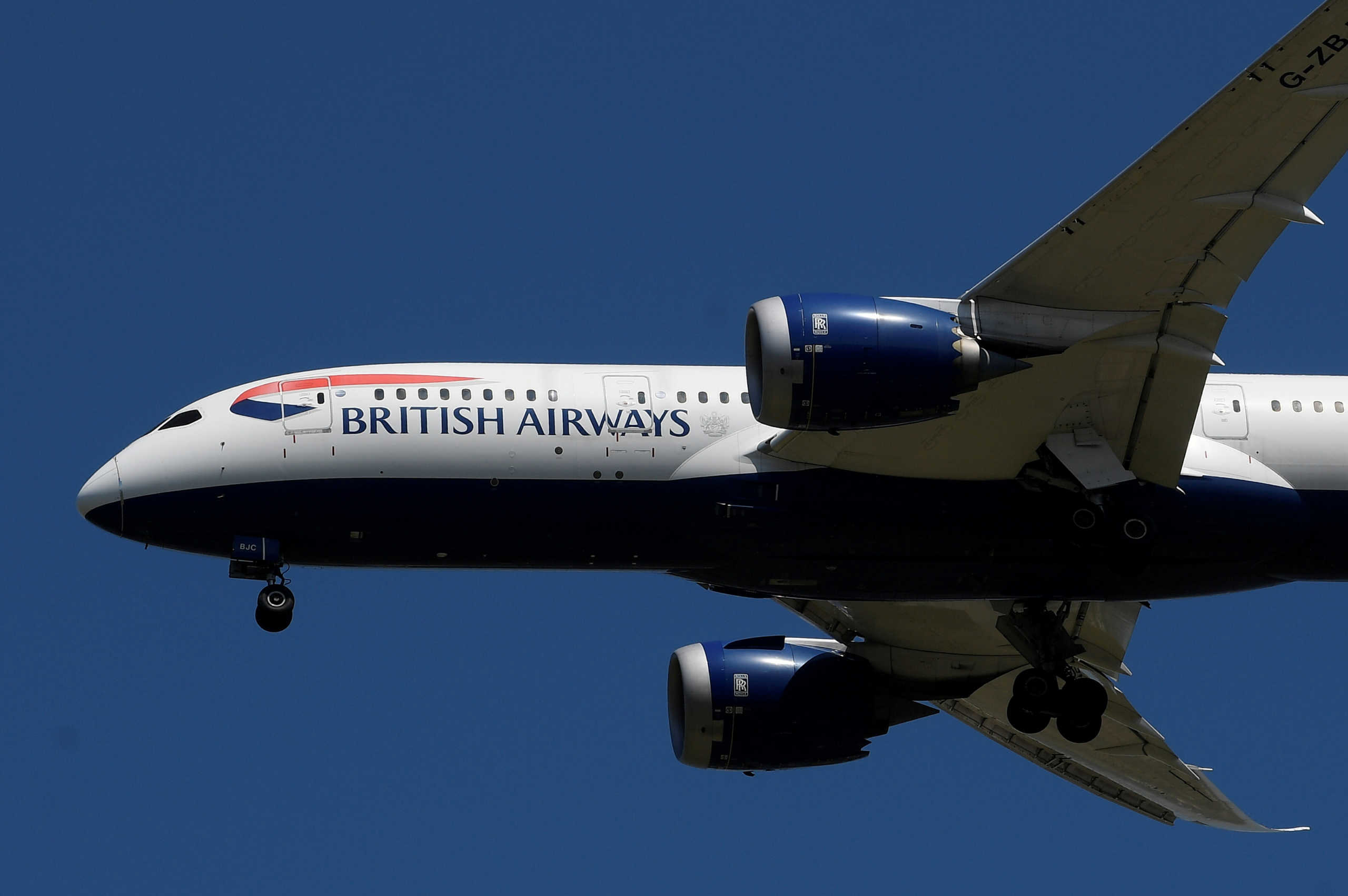 FILE PHOTO: A British Airways passenger plane comes in to land at London Heathrow airport, following the outbreak of the coronavirus disease (COVID-19), London, Britain, May 21, 2020. REUTERS