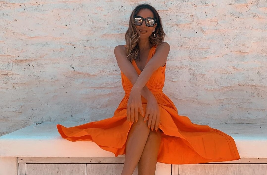 Δέσποινα Βανδή: Οι σέξι πόζες της με μαγιό και χωρίς ρετούς κλέβουν τις εντυπώσεις!