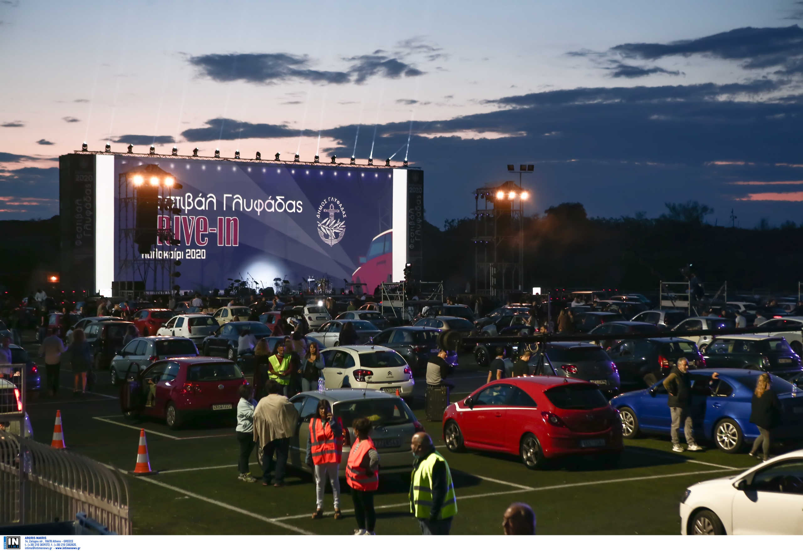 Η Νατάσα Θεοδωρίδου ήταν εκεί! Η πρώτη drive in συναυλία έγινε στην Γλυφάδα! (pics)