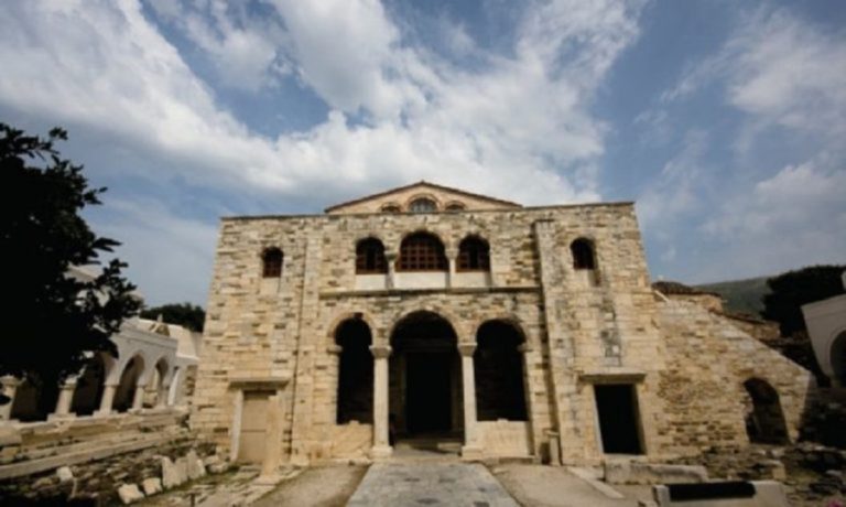 Εκατονταπυλιανή: Γιατί η Παναγία της Πάρου έχει μόνο 99 φανερές πύλες – Τι συμβαίνει με την 100ή